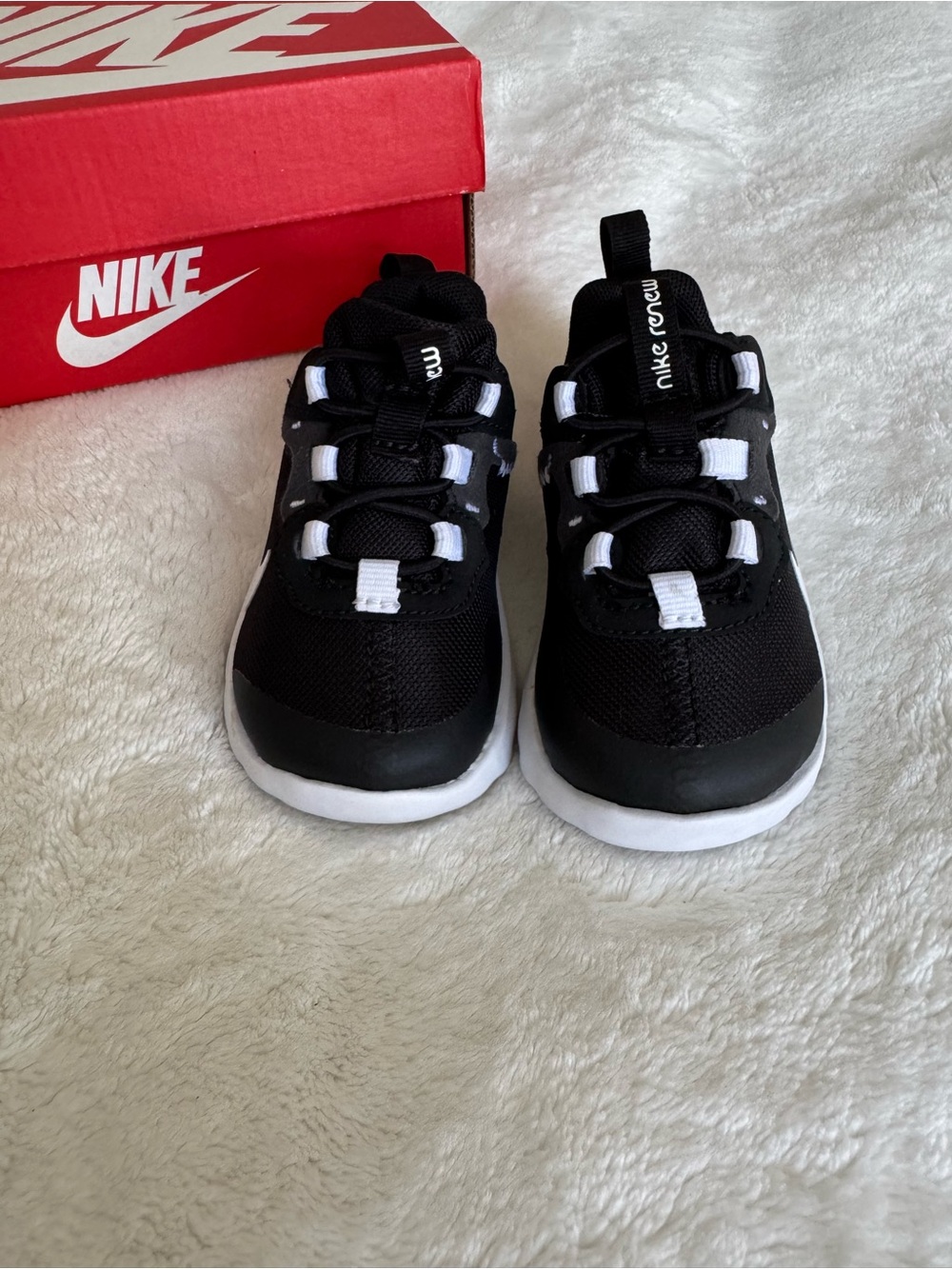 NWB Nike Element 55 (TD) Black/White — Anthracite